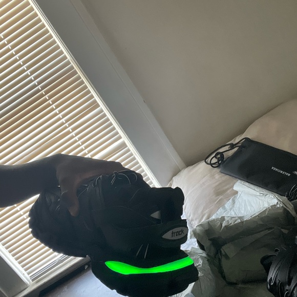 COPY - LED BALENCIAGA TRACK (Black) - Picture 4 of 5